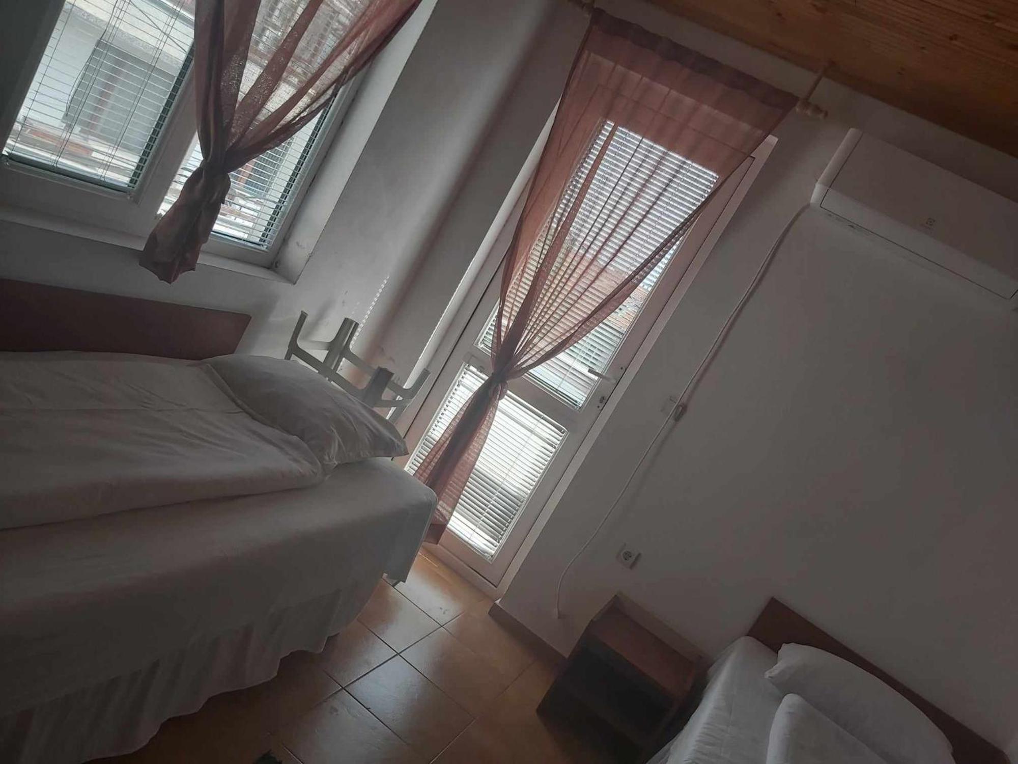 Guest Rooms Grudovi Obzor Eksteriør bilde
